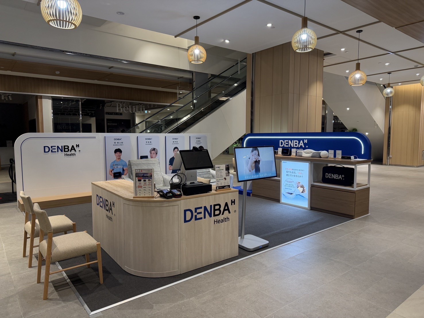 南港 LaLaport B1 DENBA Health 快閃櫃位全景